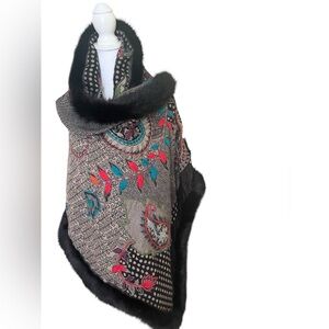 100% boiled wool Shawl with fur trim li